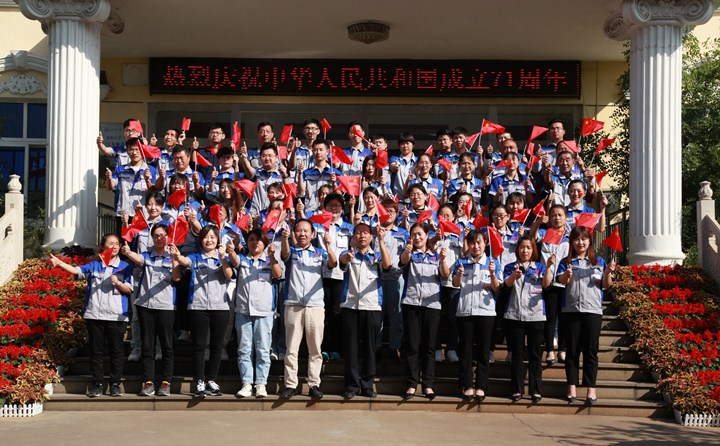 山東金格瑞歌唱祖國(guó)，共迎中秋國(guó)慶.jpg