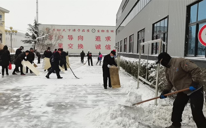 最美不止下雪天，還有這些“掃雪人”.jpg