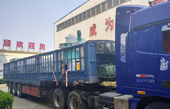 鋸末顆粒機已裝車，準備發(fā)往山東濟寧.jpg