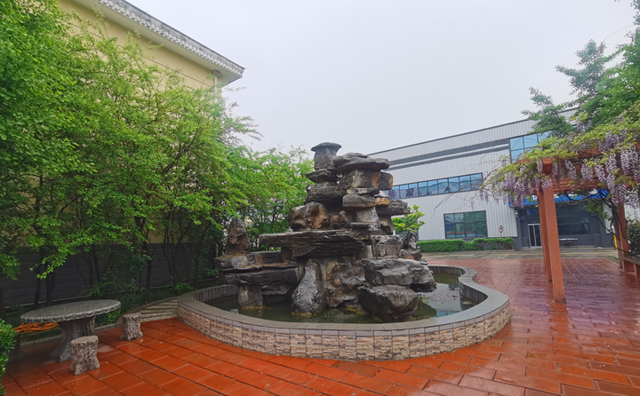 處理農(nóng)林廢棄物，變樹枝為燃料顆粒，節(jié)能環(huán)保，一起保衛(wèi)我們的藍天白云.jpg